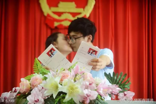 婚後我和老公租房子住,娘家拆遷三套房都給弟弟,兩年後我笑了