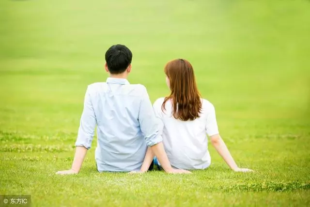 離婚半年,半夜給前妻發信息「想你」,看到八字回復,我心如刀割