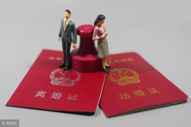 離婚半年,半夜給前妻發信息「想你」,看到八字回復,我心如刀割