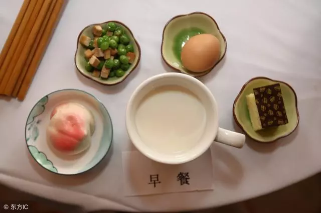我生孩子後變胖遭老公嫌棄而離婚,一年後不期而遇,他愣住了!