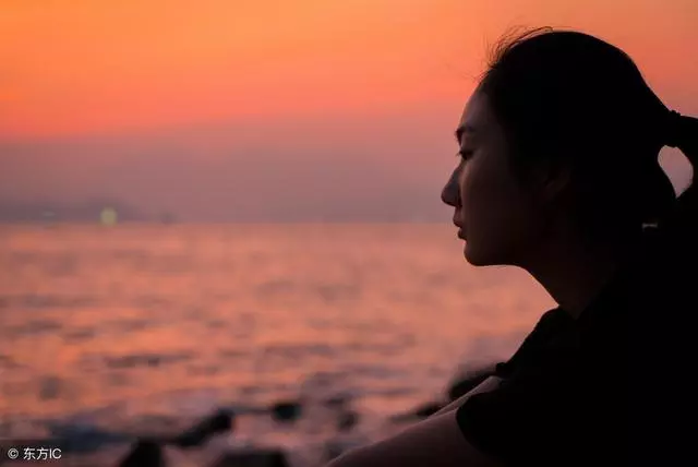 我生孩子後變胖遭老公嫌棄而離婚,一年後不期而遇,他愣住了!