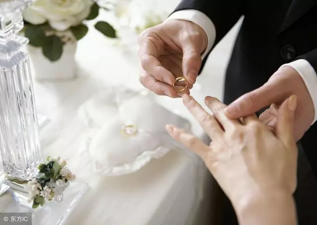 婆婆,你非要我生個男孩,你有多少億身家等著我兒子來繼承?