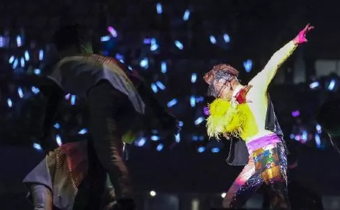 方媛舉辦迎嬰派對擺粉藍雙色蛋糕,53歲郭富城或將得子?
