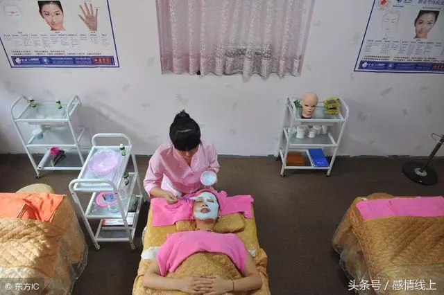 老公逼著因意外致殘的我離了婚,三年後偶遇,我笑著感謝他!