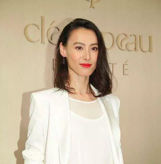 53歲李澤楷把90後女友拍成小仙女,郭嘉文坐穩正宮略勝梁洛施!