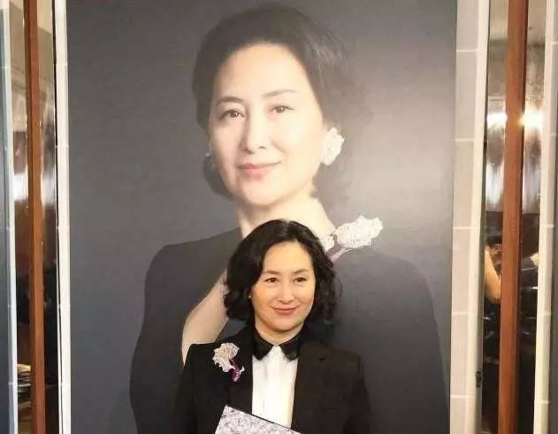 57歲許晉亨:看了現妻李嘉欣,再看首富前妻,這輩子值了~~~