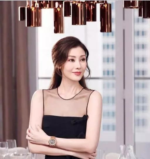 57歲許晉亨:看了現妻李嘉欣,再看首富前妻,這輩子值了~~~