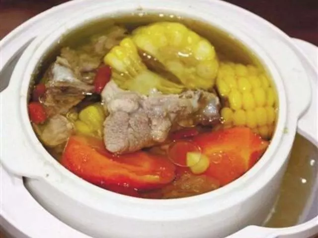 簡簡單單的一道湯,但是滋補又美味營養,要多做給家人喝
