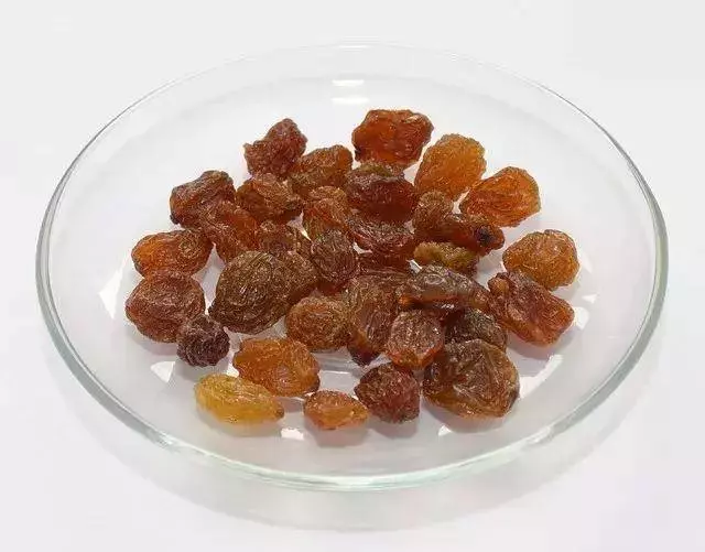 一直把葡萄乾當零食吃,現在才知道,原來她有那麼多功效