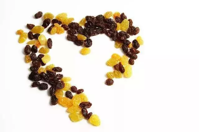 一直把葡萄乾當零食吃,現在才知道,原來她有那麼多功效
