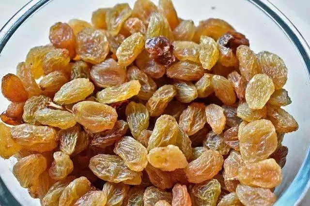 一直把葡萄乾當零食吃,現在才知道,原來她有那麼多功效