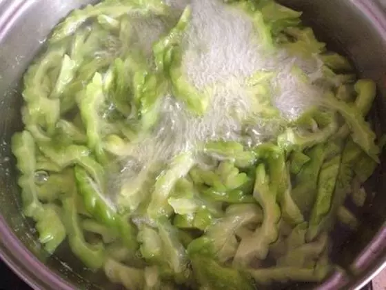 把苦瓜拿來泡水喝之後... 身體開始出現了這 6 個變化!恨太晚才知道!