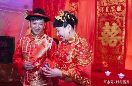 我陪痴呆婆婆到餐廳吃飯 遭女經理看衰 我一個電話 她臉青唇白