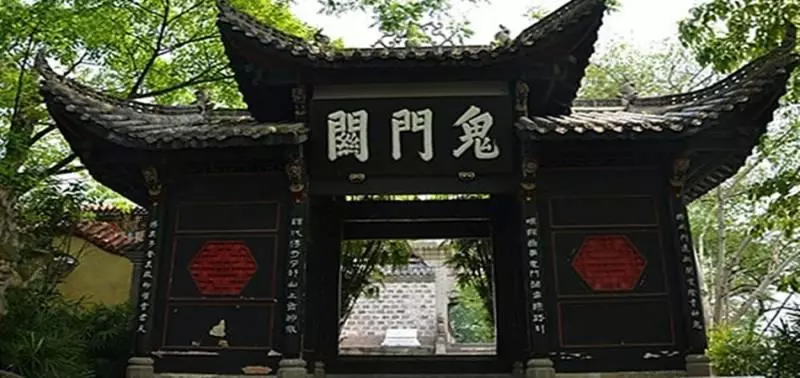 【真實故事】黃泉路上的剩飯!(看完再也不敢剩飯了!)每傳播一人,以前浪費積攢在陰間的食物就會少一碗。