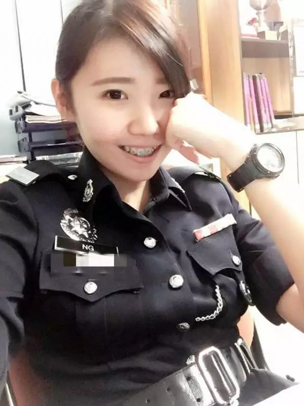 回顧 ! 最溫暖 ! 大馬最索華裔女警爆紅私生活照被網民起底曝光..!!