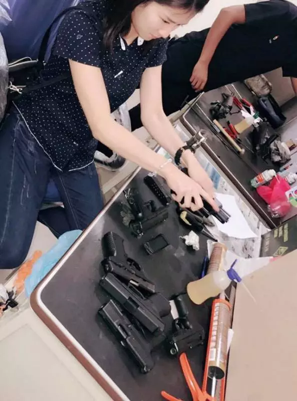 回顧 ! 最溫暖 ! 大馬最索華裔女警爆紅私生活照被網民起底曝光..!!