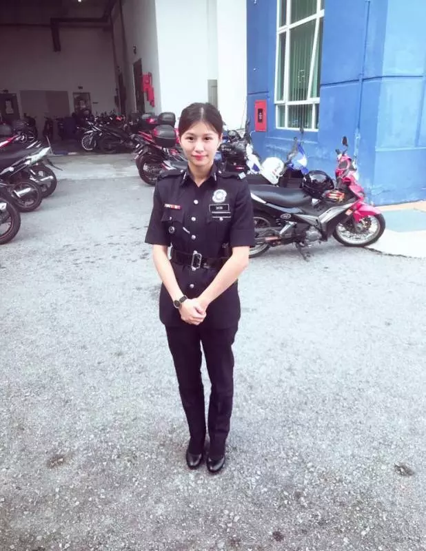 回顧 ! 最溫暖 ! 大馬最索華裔女警爆紅私生活照被網民起底曝光..!!