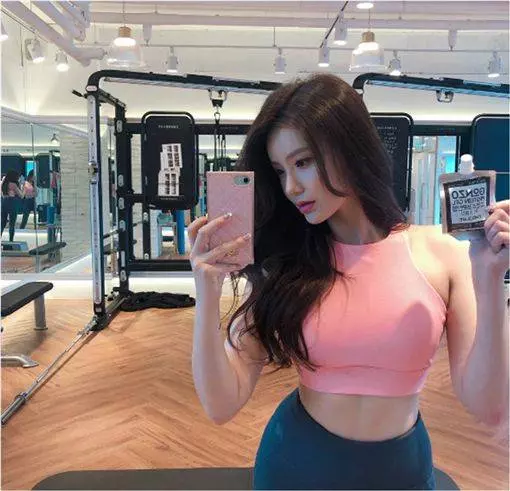 英文女教師「側乳勾魂」 家長也淪陷