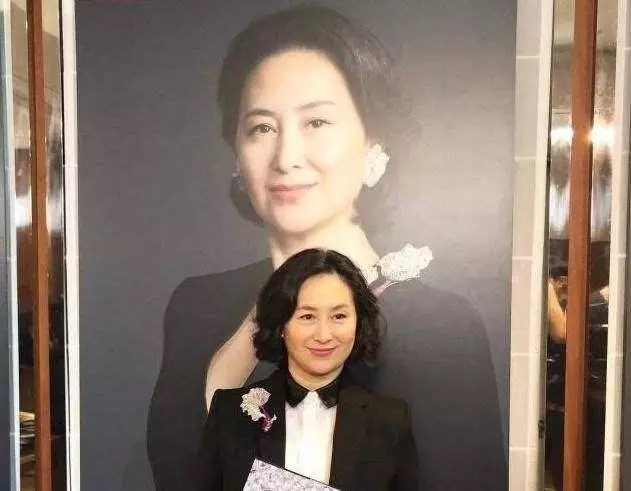 57歲許晉亨:看了現妻李嘉欣,再看首富前妻,這輩子值了~~~