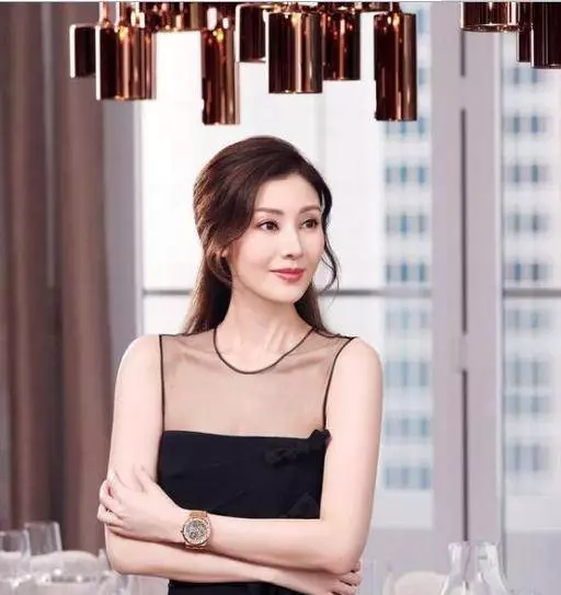 57歲許晉亨:看了現妻李嘉欣,再看首富前妻,這輩子值了~~~