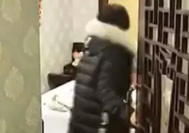 兒子出差,兒媳晚上總帶人回來,婆婆怒推開屋門,接下來蒙了