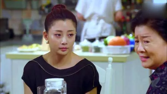 兒子出差,兒媳晚上總帶人回來,婆婆怒推開屋門,接下來蒙了