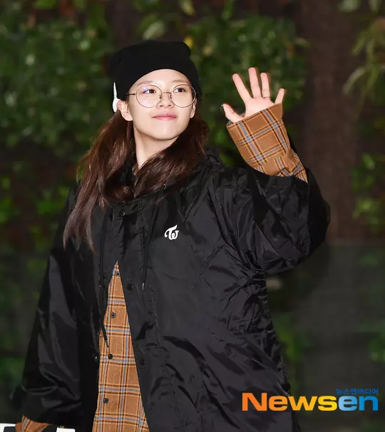 [TWICE][新聞]190318 TWICE摘得「最愛偶像」女團一位！累計捐贈金額達700萬韓元