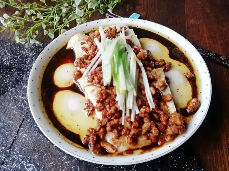 雞蛋、豆腐、豬肉搭配一起做,簡單又營養,風味獨特,適合新手做