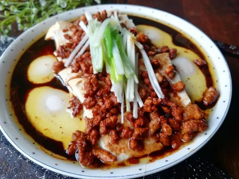 雞蛋、豆腐、豬肉搭配一起做,簡單又營養,風味獨特,適合新手做