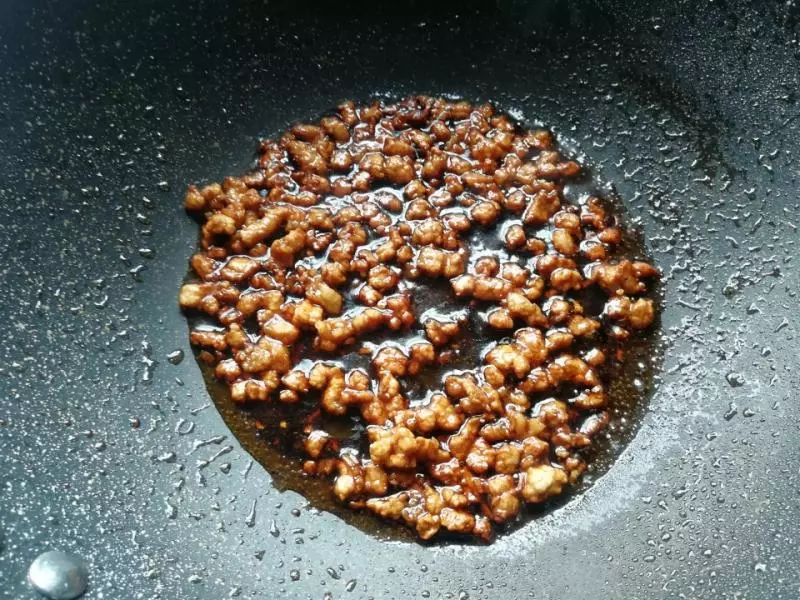 雞蛋、豆腐、豬肉搭配一起做,簡單又營養,風味獨特,適合新手做