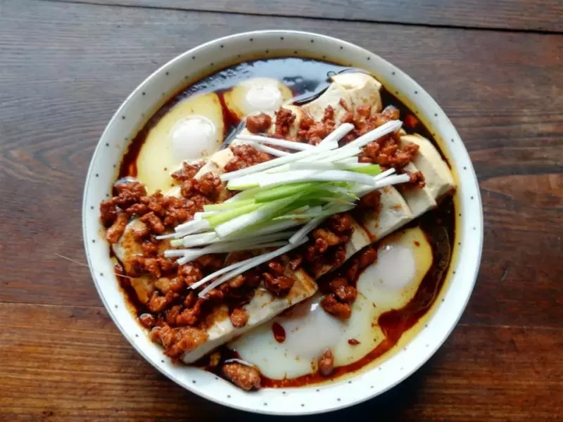 雞蛋、豆腐、豬肉搭配一起做,簡單又營養,風味獨特,適合新手做