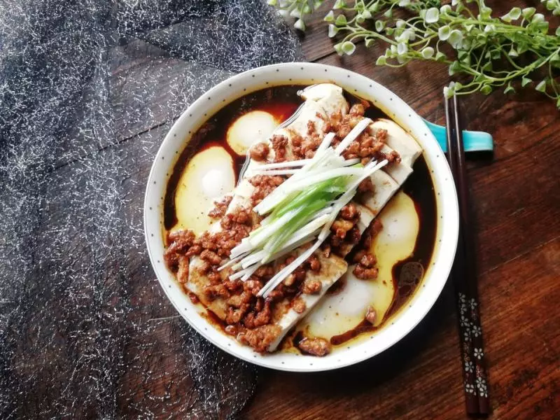 雞蛋、豆腐、豬肉搭配一起做,簡單又營養,風味獨特,適合新手做