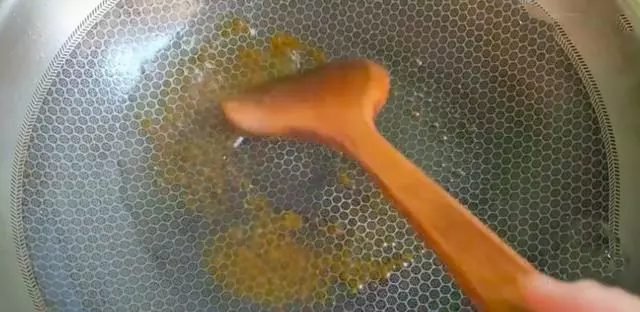 做紅燒肉有竅門,這樣做出來的味道正宗,肥而不膩,快來學學吧