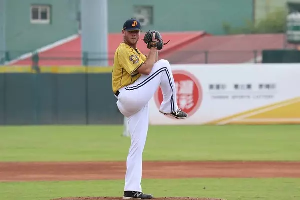 中職/艾迪頓近2戰狂失分 伯納:他仍是開幕戰先發