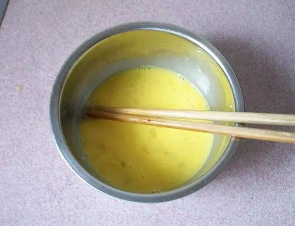 蒸雞蛋羹時,水和蛋的比例很重要,牢記這一點,雞蛋羹嫩滑如果凍