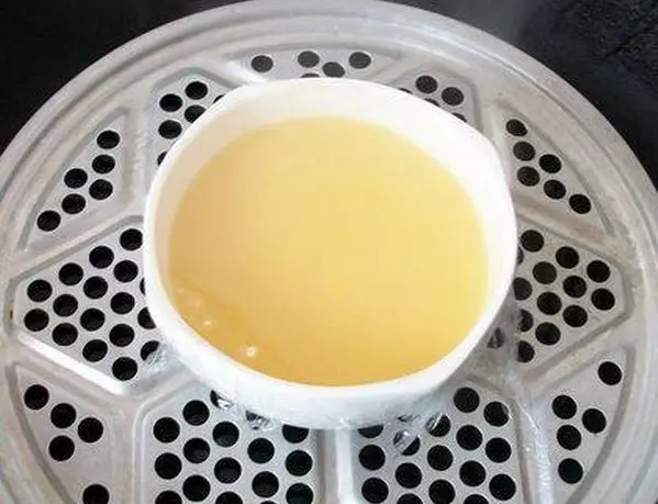 蒸雞蛋羹時,水和蛋的比例很重要,牢記這一點,雞蛋羹嫩滑如果凍