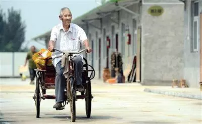 兒子竟不讓父親參加婚禮,父親趕到婚禮現場時,才知是兒子葬禮