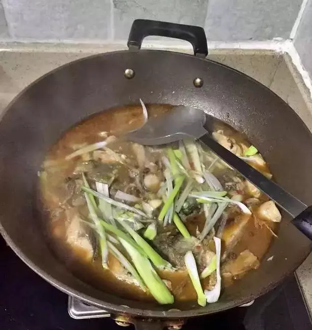 新婚第二天婆婆讓下廚,飯菜剛上桌,婆婆的舉止太傷人