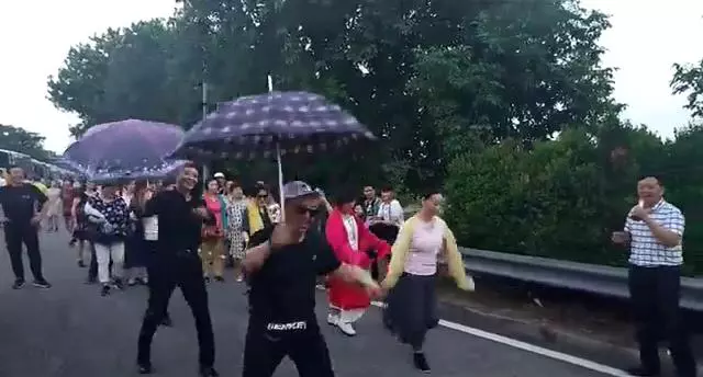 馬新第二通道堵車情況嚴重 , 中國旅遊團被困8小時