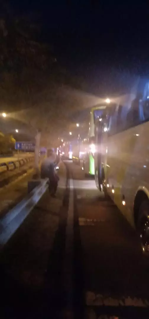 馬新第二通道堵車情況嚴重 , 中國旅遊團被困8小時