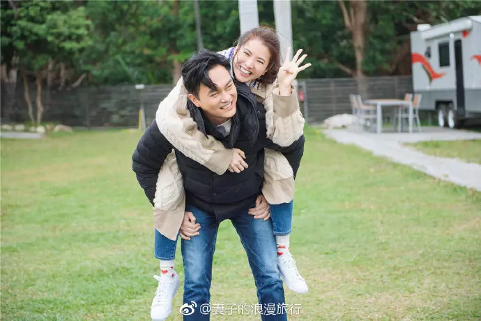 結婚18年「恩愛如初」!張智霖「4大寵妻暖舉」曝光!網友看完超羨慕:袁詠儀好幸福!