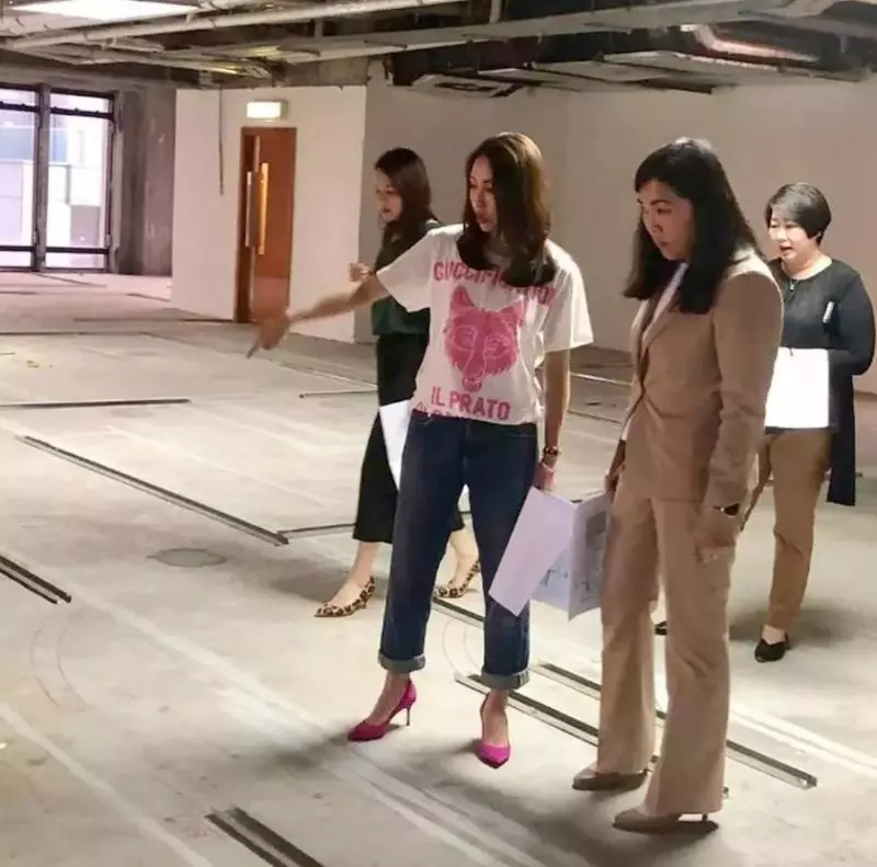 14歲被迫進入演藝圈,情路坎坷,32歲嫁殘疾富豪生雙胞胎,如今黎姿再傳喜訊!