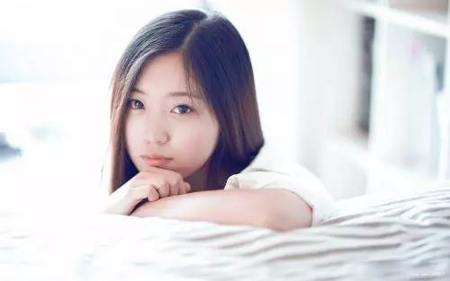 加班到深夜,回家抱著老婆就睡,二天早上看著懷裡的人我傻了····