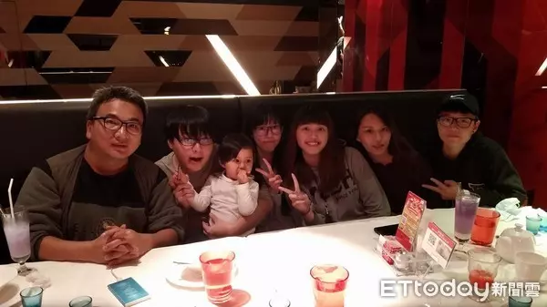 女友走了留下四個女兒...「獨自撫養8年」!45歲「當單親阿公」好幸福:沒有血緣卻更親