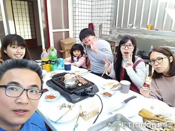 女友走了留下四個女兒...「獨自撫養8年」!45歲「當單親阿公」好幸福:沒有血緣卻更親
