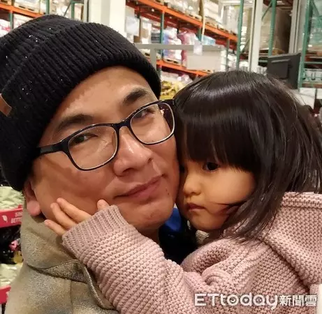 女友走了留下四個女兒...「獨自撫養8年」!45歲「當單親阿公」好幸福:沒有血緣卻更親