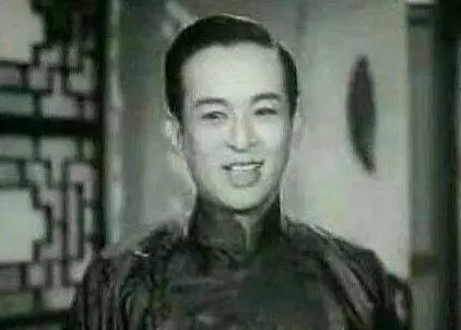 天王劉德華受他提攜,被發現時已僵硬,4任妻子7個子女大鬧靈堂爭遺產