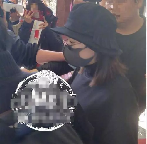 趙麗穎產後住進億元別墅,環境豪華如宮殿,和3位大牌成鄰居!