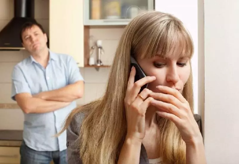他發現「老婆偷吃」卻裝沒事,精心策劃等到老婆生日...「在全家人面前獻上最猛生日驚喜」!