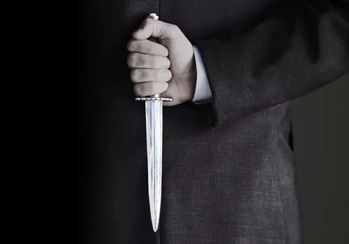 他發現「老婆偷吃」卻裝沒事,精心策劃等到老婆生日...「在全家人面前獻上最猛生日驚喜」!